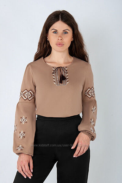 Вышиванка женская. Машинная вышивка.