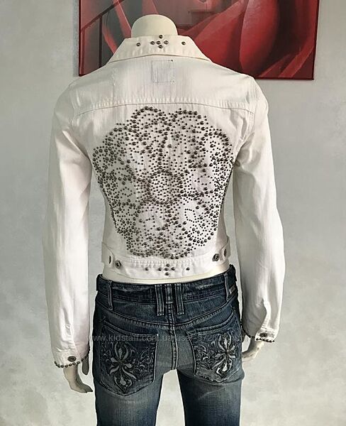 Оригинальная белая джинсовая куртка с металлическим декором 44