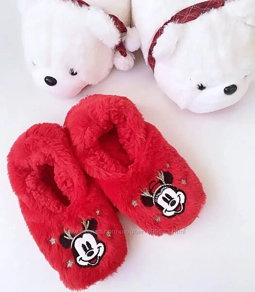 Кімнатні пухнасті капці сліди дівчатам
