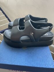 Сандалі майже нові