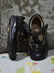 Туфлі лаковані на дівчинку Clarks 23 розмір