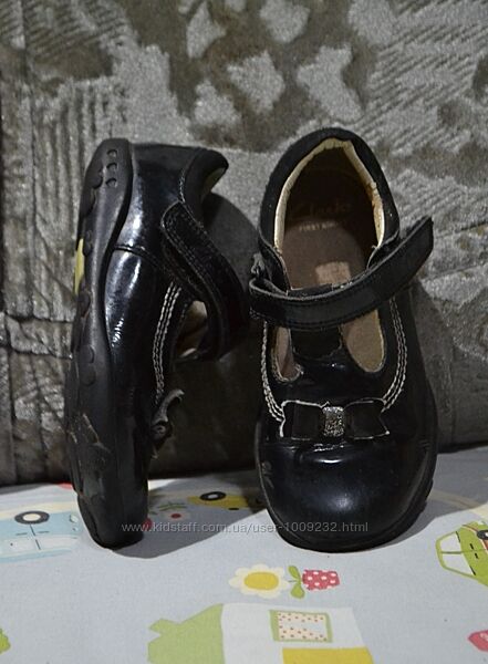 Туфлі лаковані на дівчинку Clarks 23 розмір