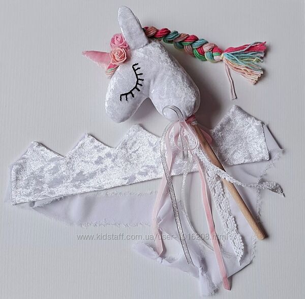 Корона та чарівна паличка