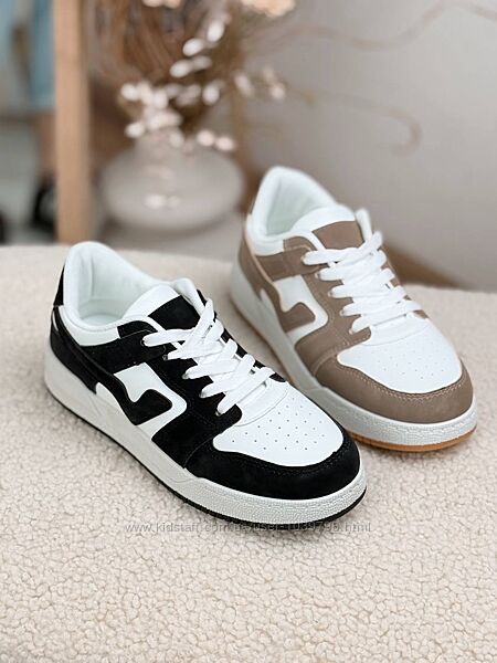 Легенькі жіночі кросівки. Два види