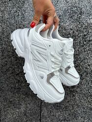 Зручні жіночі кросівки. База для твого образу