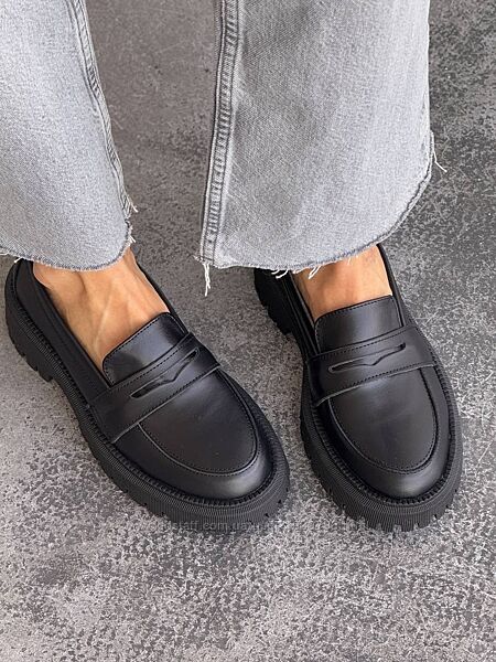 Зручні туфлі - лофери. Натуральна шкіра