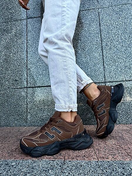 Кросівки жіночі під бренд в трендовому кольорі 