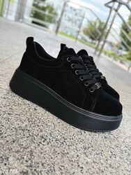 Жіночі базові кросівки. Натуральна замшева шкіра