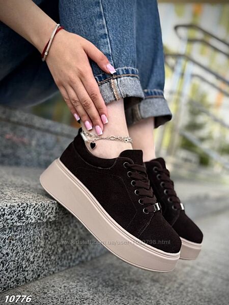 Жіночі базові кеди. Натуральна замшева шкіра