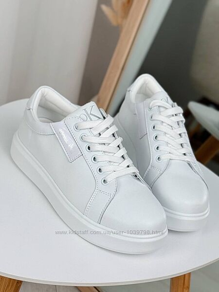 Жіночі базові кросівки. Натуральна шкіра