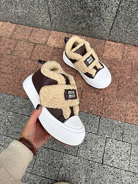 Стильні зимові черевики на липучках. 