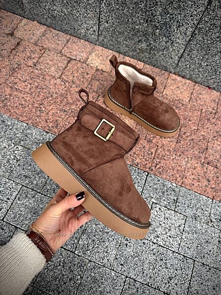 Жіночі зимові уггі в трендовому кольорі