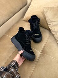 Стильні зимові черевики. Натуральна замшева шкіра