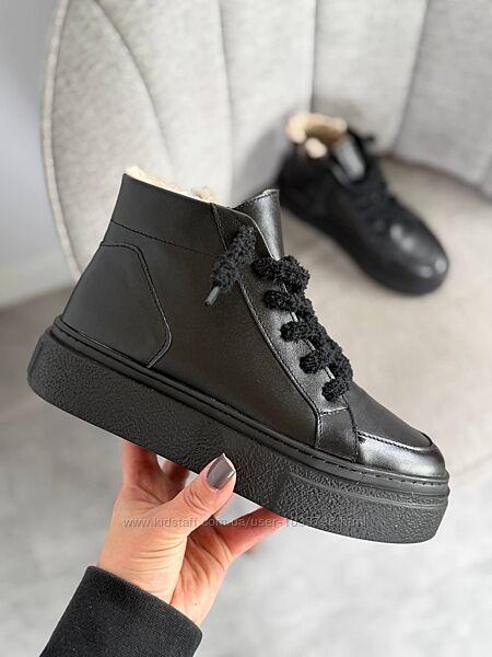 Зимові черевики в спортивному стилі. Натуральна шкіра
