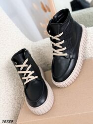 Зручні демісезонні черевики на шнурівці. Натуральна шкіра та замша