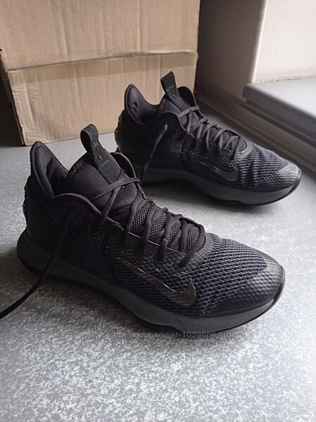 Кросівки Nike LeBron Witness IV