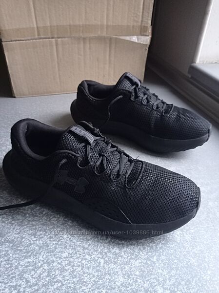 Кросівки Under Armour Charged Surge 2024