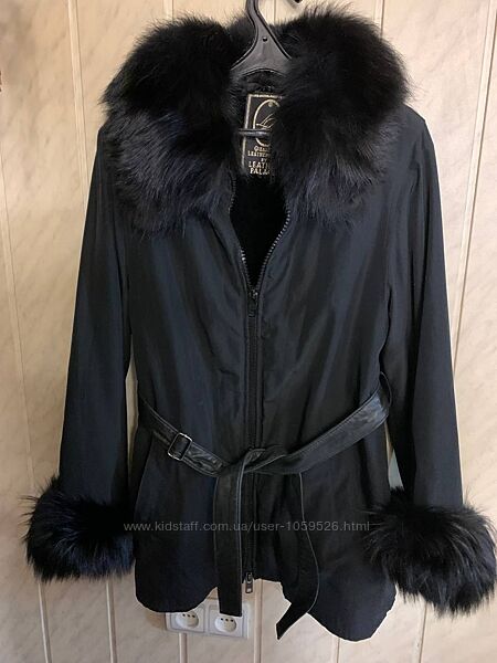 Женская зимняя куртка на натуральном меху . оторочка нат мех.