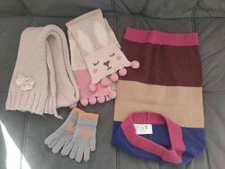 3 шарфа, 5 шапок і рукавички на 6-9 років одним лотом