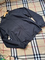 Продаю стильну вітровку Calvin Klein у чорному кольорі. 