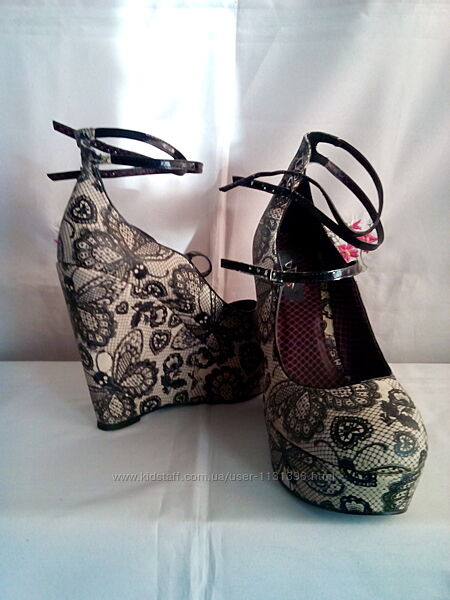 Фірмен. туфлі на високій підошві з PU - шкіри роз.41