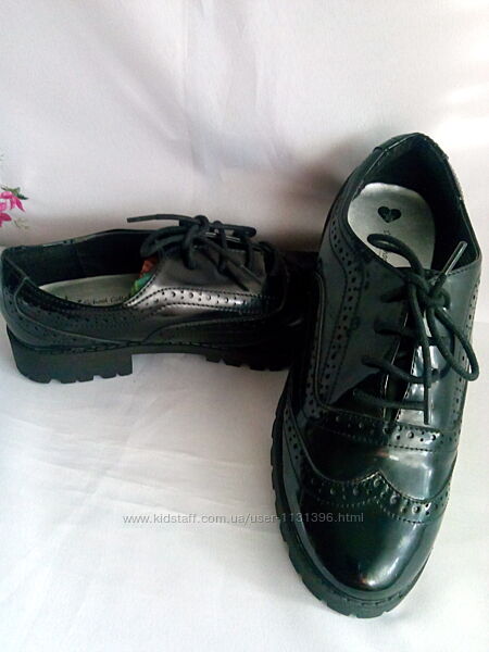 Фірмен. туфлі оксфорди з еко -лак. шкіри роз. 33 Нові сток з Англії