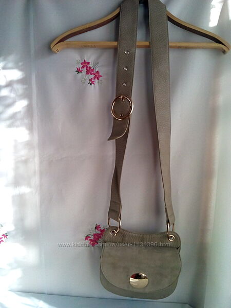 Фірмен. сумка крос-боді з кодом на широкому ремені відмін. стан.