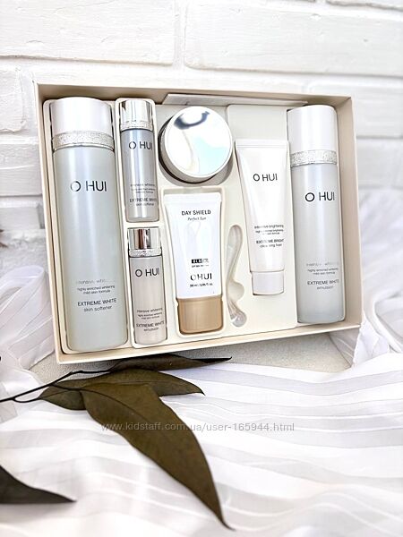 Антивіковий доглядовий набір OHUI Extreme White Total Skincare Set