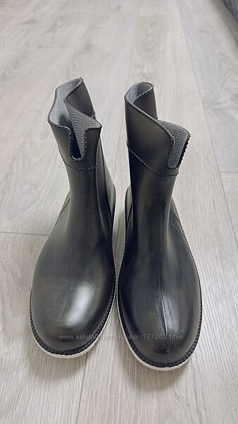 Продам сапоги резиновые новые р 40