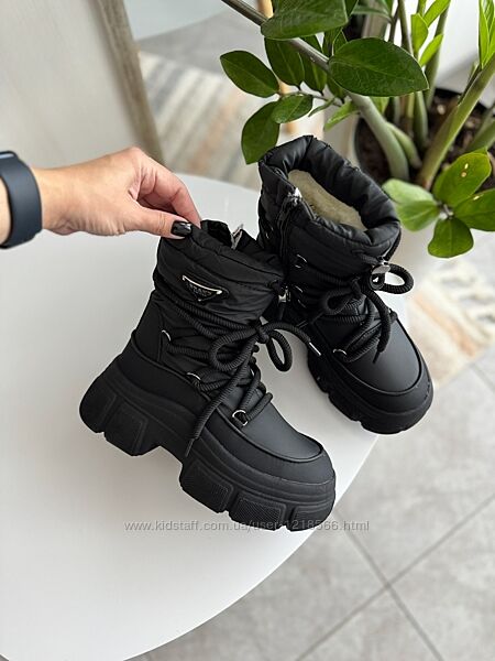 Трендова модель дутиків для старших дівчаток 