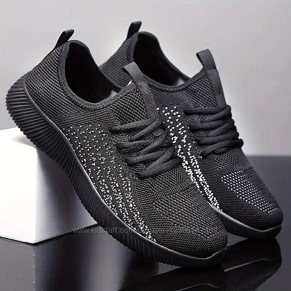 Кроссовки черные