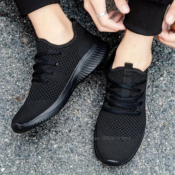 Кроссовки черные