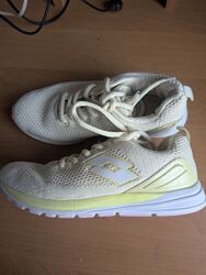 Легкі текстильні кросівки lotto ідеально на фізкультуру