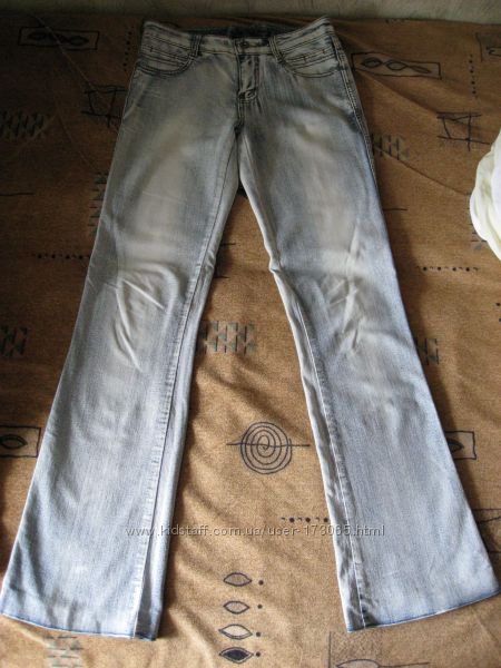 несколько пар джинс-состояние новых, размер 25-26. 