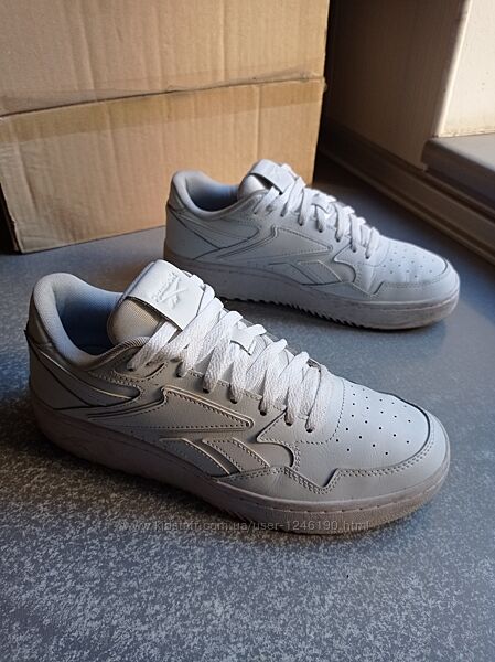 Шкіряні кросівки Reebok ATR Chill 2023