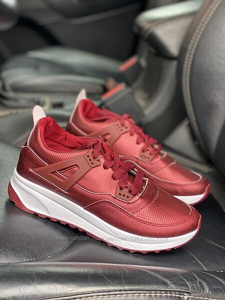 Кроссовки бордовые с эко кожи на танкетке