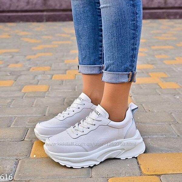 Женские белые кожаные кеды на платформе на удобной легкой подошве