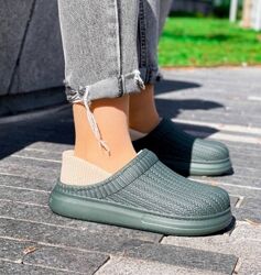 Легенькі, зручні утеплені шльопанці хакі та темно-сині