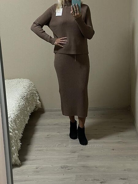 Элегантный, стильный, теплый, женственный костюм в рубчиксвитшот и юбка