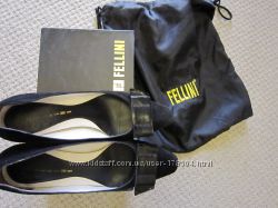 Замшеві туфлі Felllini Італія