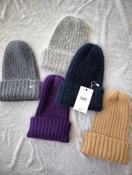 Шапка з ангори ручної роботи