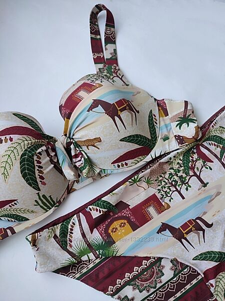 Роздільний купальник із яскравим принтом від іспанського бренду Gisela.