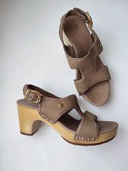 Кожаные босоножки колодки UGG Australia