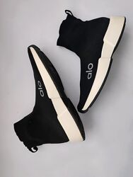 Текстильні брендові кросівки від Alo Yoga