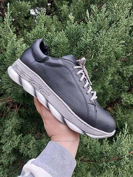 Шкіряні нові чорні кросівки на підошві в стилі Греції