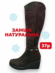 Замшеві зимоаі чоботи на танкетці
