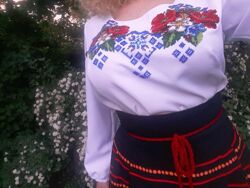 Дуже розкішна вишиванка чеським бісером 