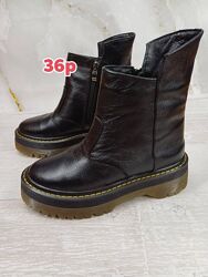 Шкіряні зимові чорні черевики