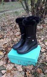 Шкіряні зимові чоботи на низькій танкетці