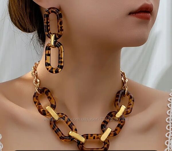 Набiр сережoк та намиста